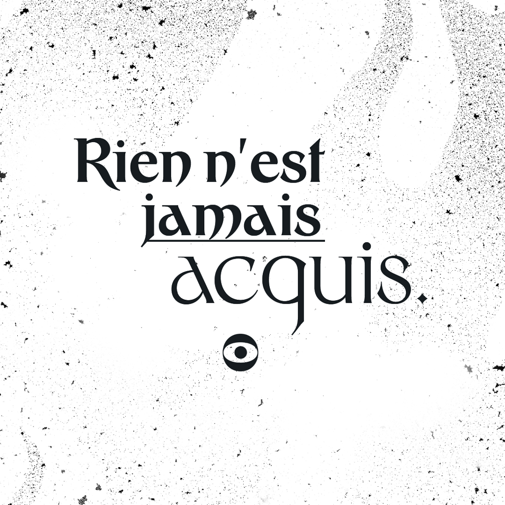 Slogan "Rien n'est jamais acquis" sur un motif de flammes texturé en noir et blanc. par Syno (Mélissa Tricot aka Synopsies)
